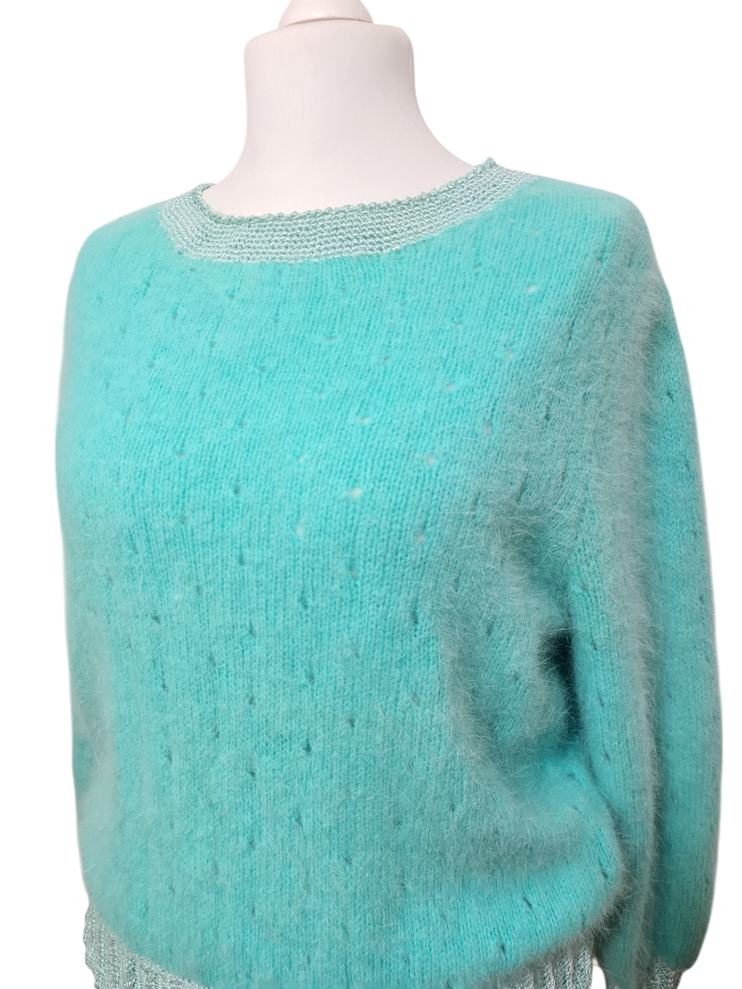 Pull turquoise tricoté main décors perforés des années 80-90 Brocante