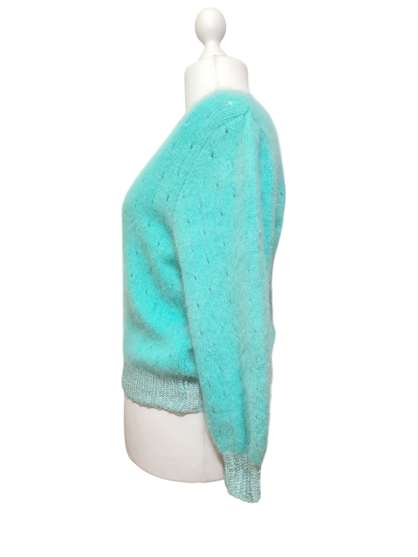 Pull turquoise tricoté main décors perforés des années 80-90 Brocante