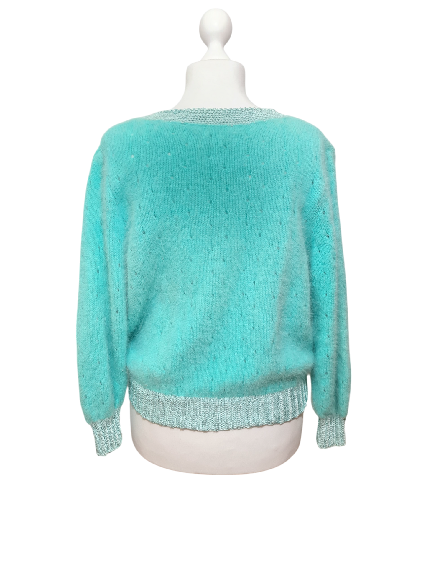 Pull turquoise tricoté main décors perforés des années 80-90 Brocante