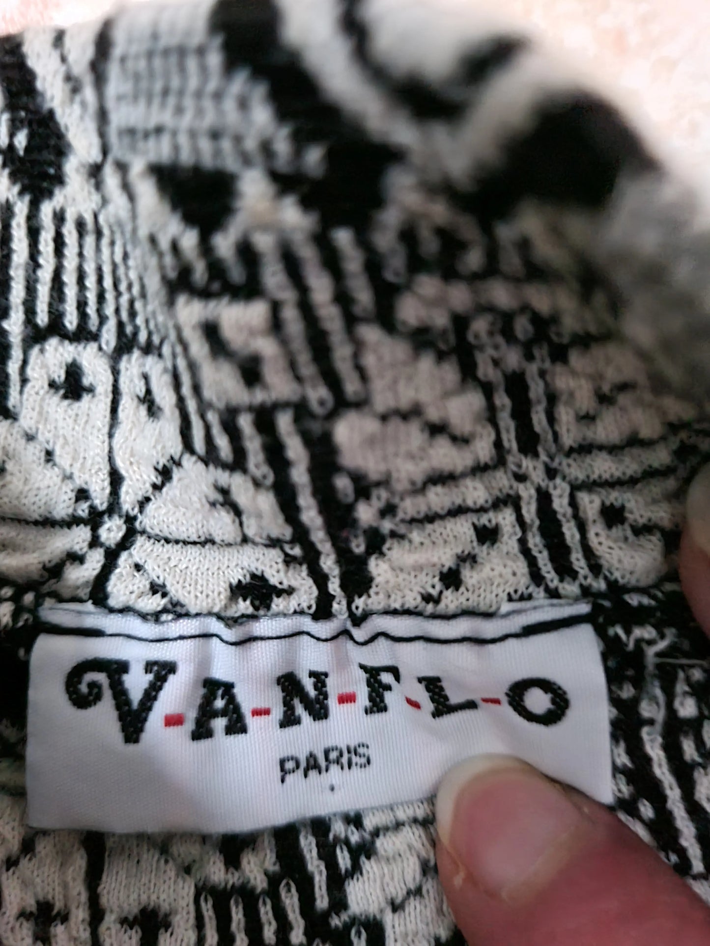 Pull femme noir vintage col et manches imprimé géométriques des années 80 EMMAUS