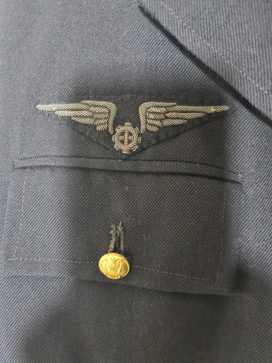 Véritable veste militaire de Sous-Officier de l'Armée de l'Air française, spécialité mécanicien Brocante