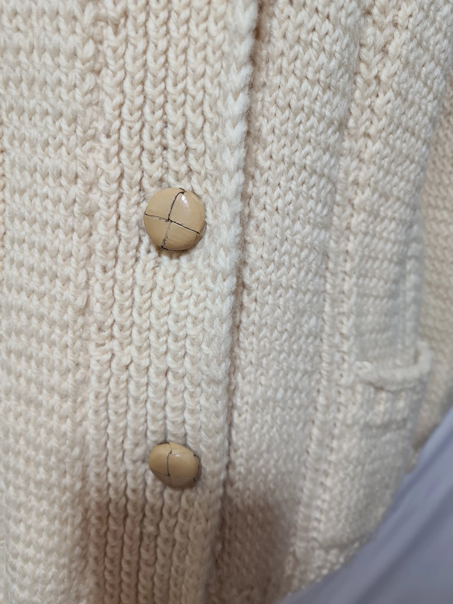 Gilet femme beige en laine fait main des années 70-80 EMMAUS