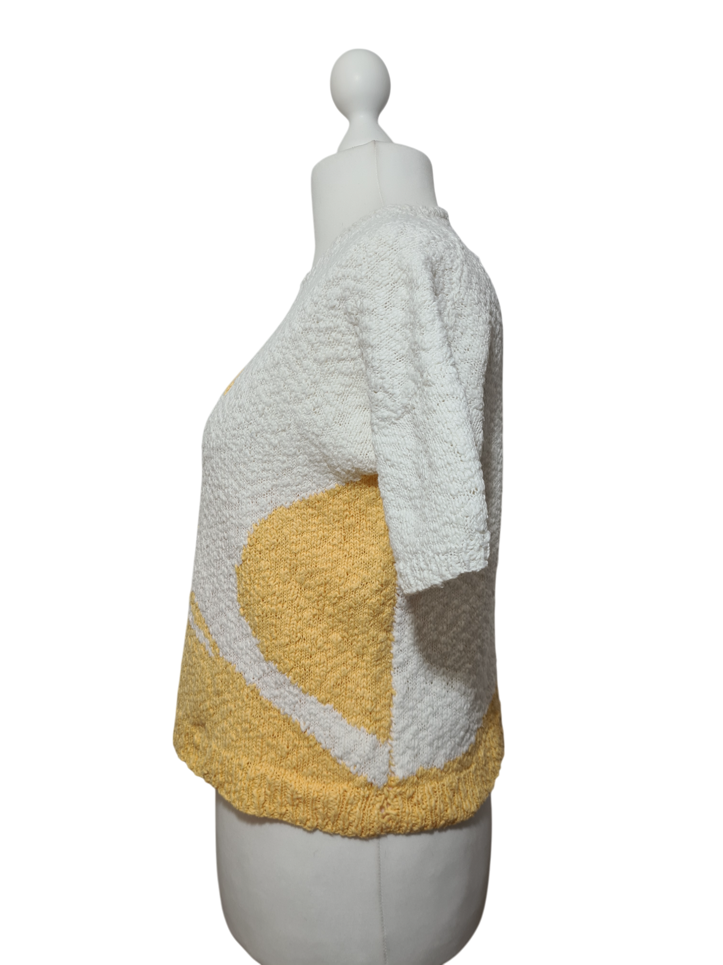 Pull blanc et jaune manches courtes tricoté main des années 90-2000 EMMAUS