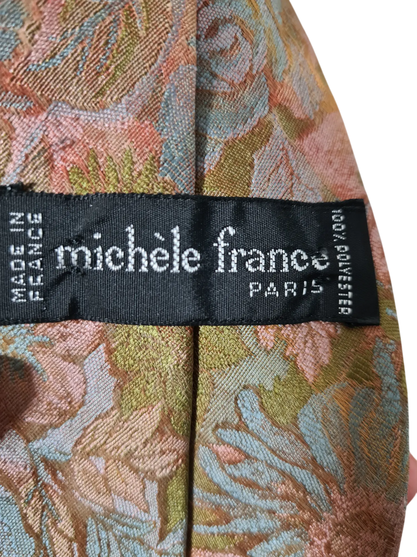 Cravate chic et romantique à motifs fleuris des années 80-90 EMMAUS