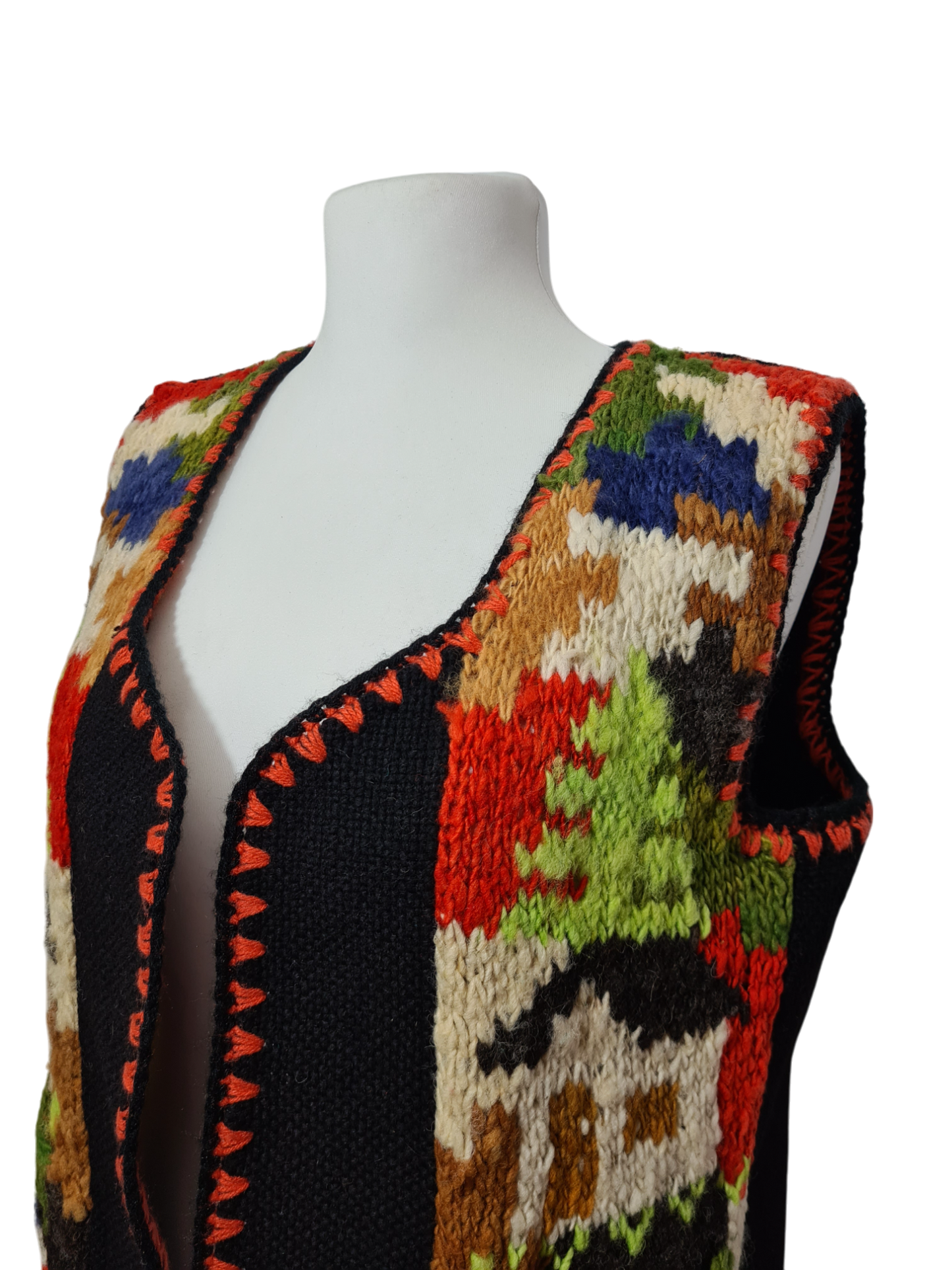 Gilet artisanal en laine tricoté folklorique motifs jacquard coloré inspiration nordique des années 70-80 EMMAUS