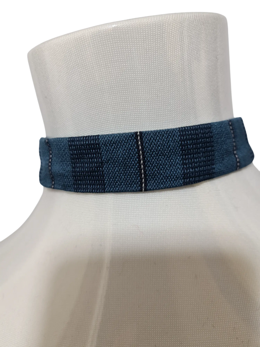 Nœud papillon pure soie Carven des années 80-90 EMMAUS