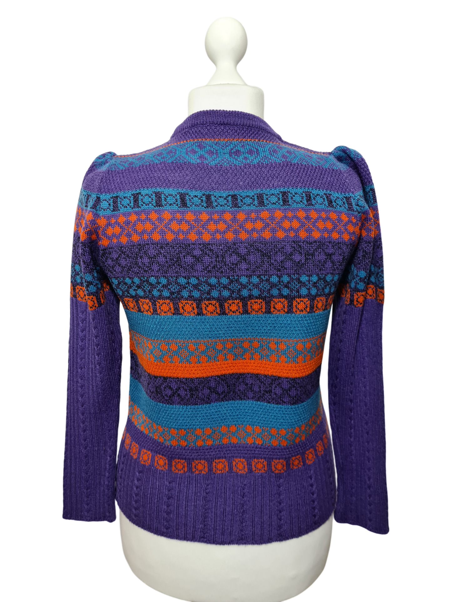 Pull violet motifs jacquard des années 70-80 EMMAUS