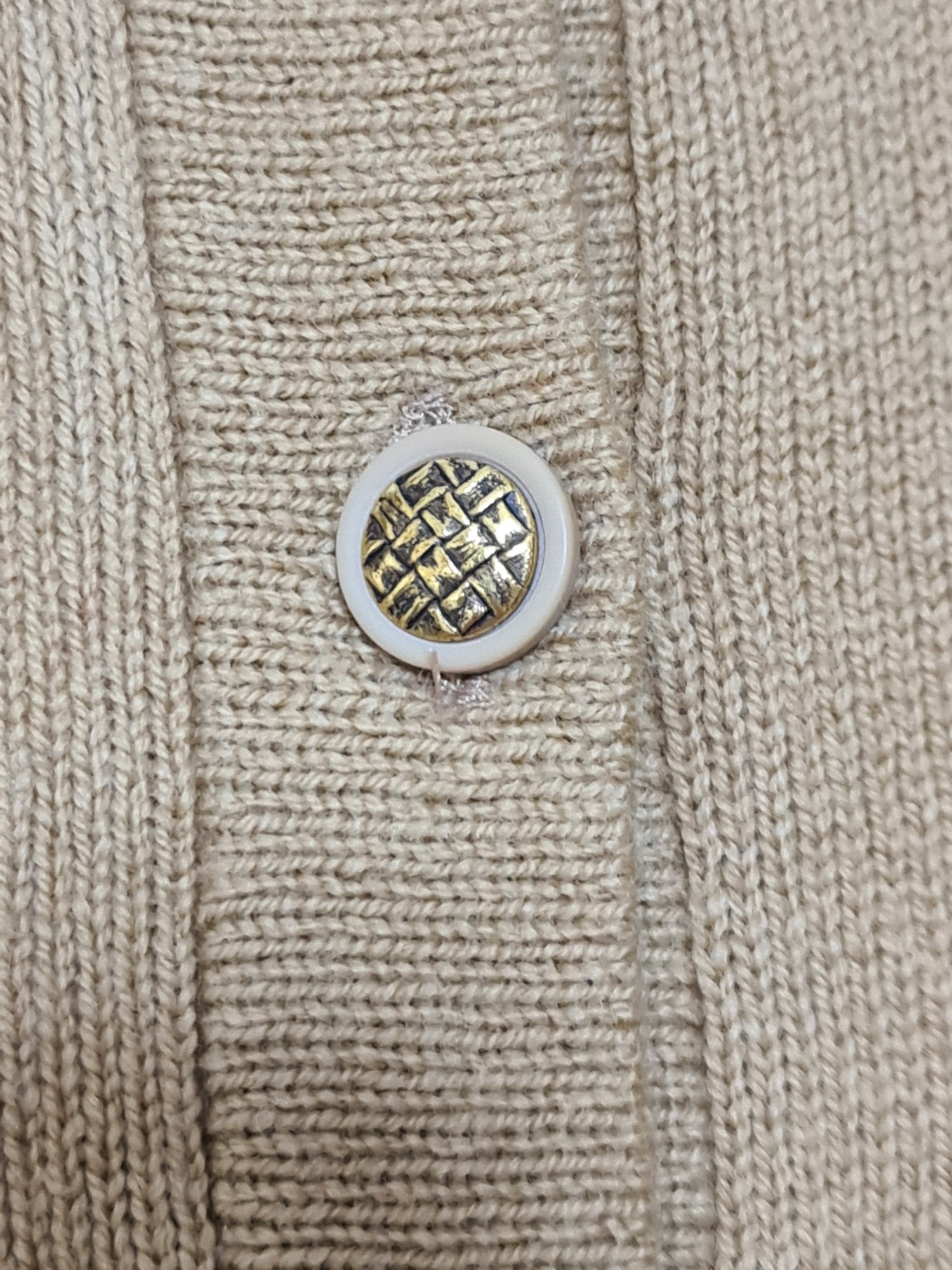 Gilet cardigan beige en laine vierge des années 90 Brocante