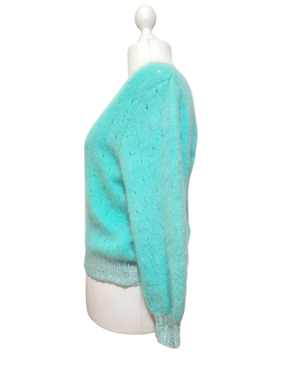 Pull turquoise tricoté main décors perforés des années 80-90 Brocante
