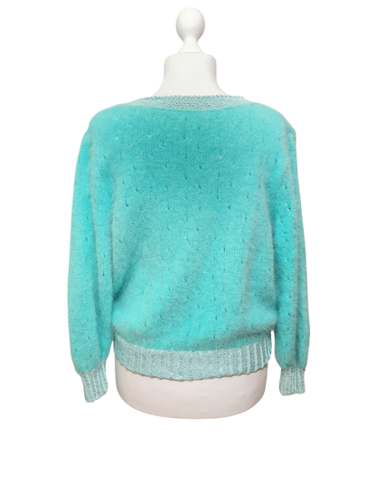 Pull turquoise tricoté main décors perforés des années 80-90 Brocante