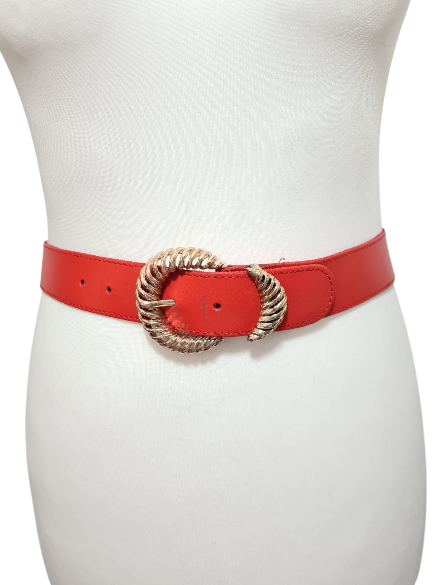 Ceinture rouge en croûte de cuir boucle torsadée des années 90 - FRIPEO