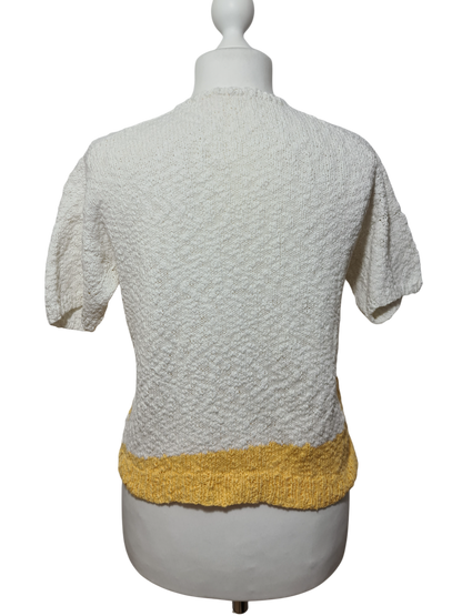 Pull blanc et jaune manches courtes tricoté main des années 90-2000 EMMAUS