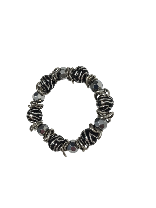 Bracelet élastique breloques argentées fantaisie