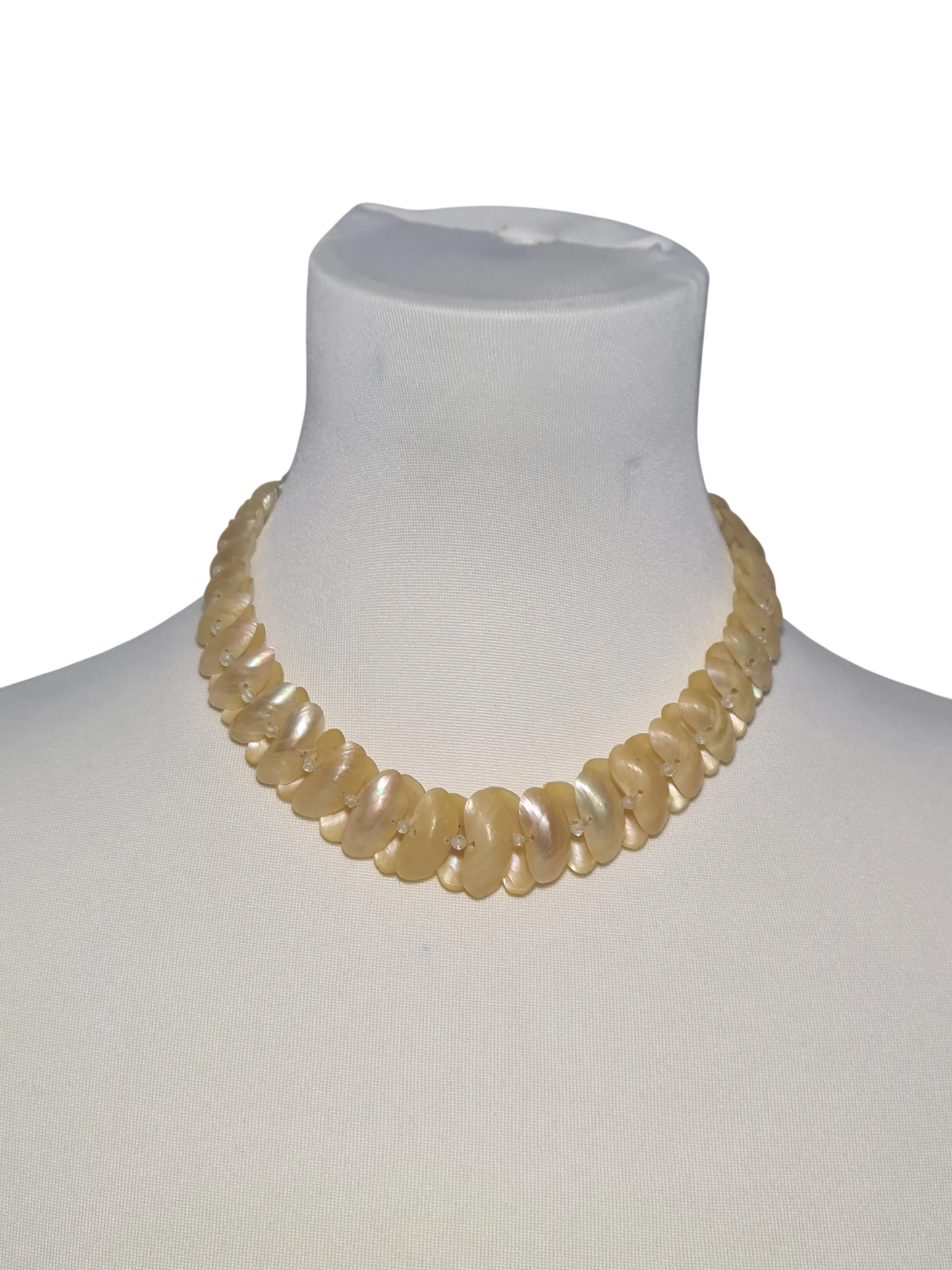 Collier nacre naturelle vintage ton beige fermoir laiton