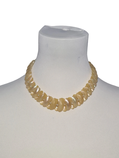 Collier nacre naturelle vintage ton beige fermoir laiton