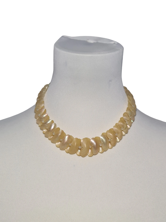 Collier nacre naturelle vintage ton beige fermoir laiton