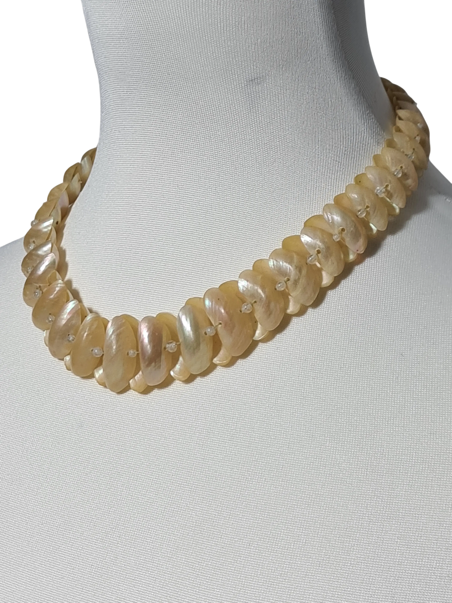 Collier nacre naturelle vintage ton beige fermoir laiton
