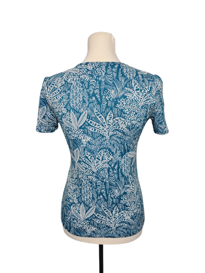 T-shirt Antoine et Lili bleu motifs végétaux col V T38 Made in France