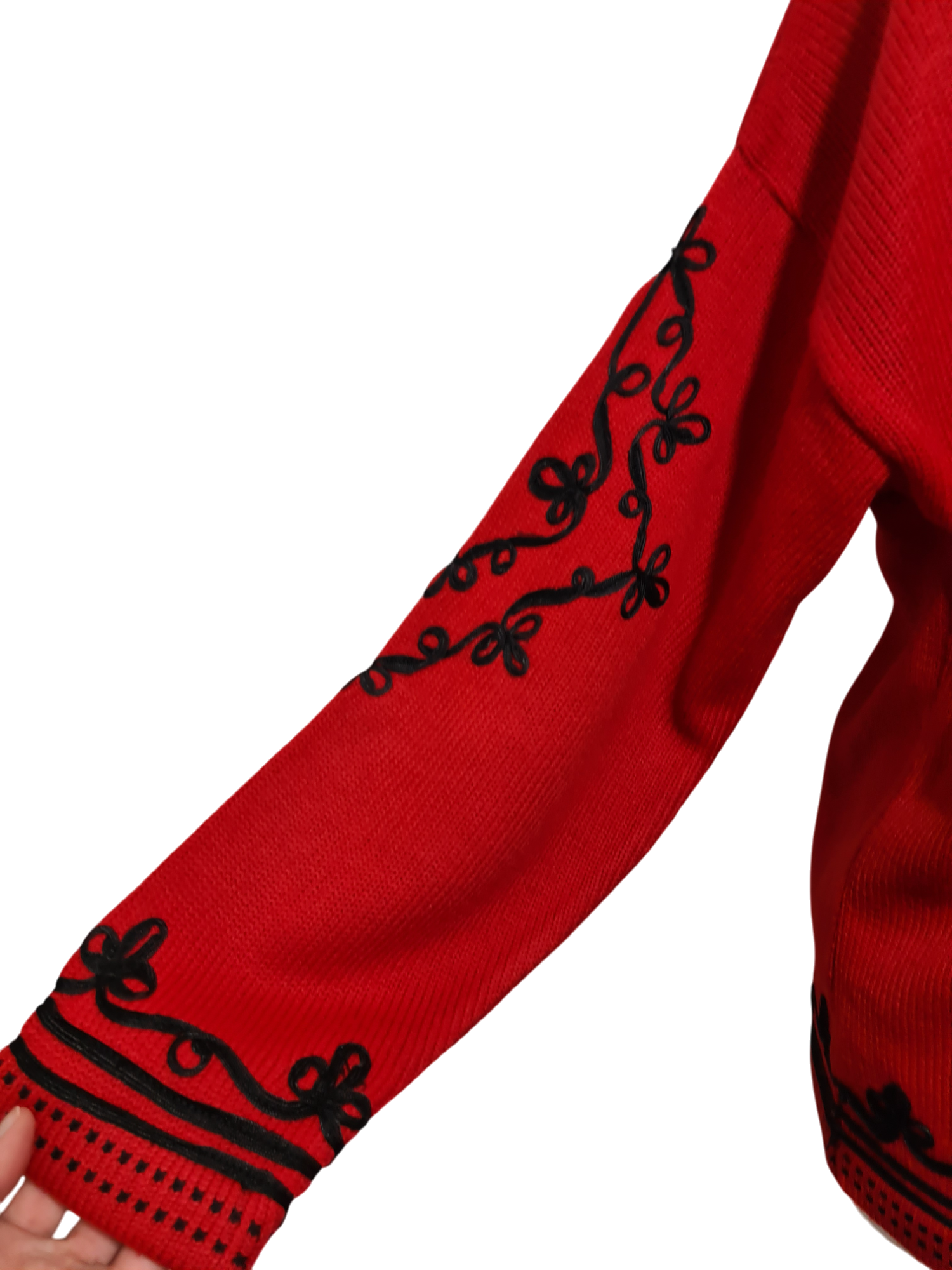 Cardigan rouge brodé style épaules tombantes Caroll des années 80-90 EMMAUS