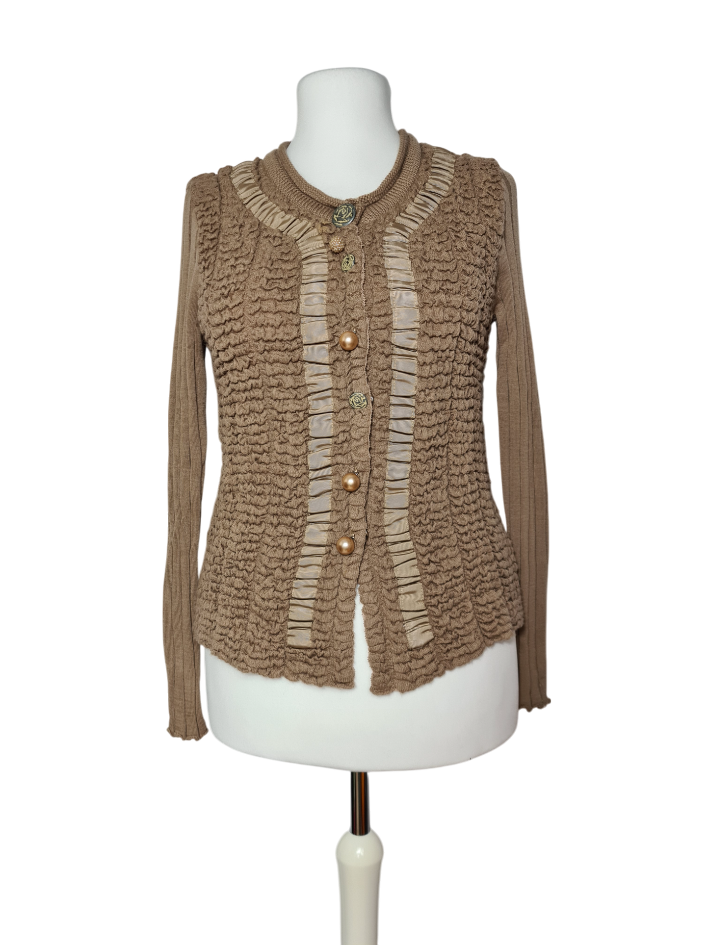 Cardigan laine et acrylique femme beige taupe boutons perles et roses des années 80/90 EMMAUS