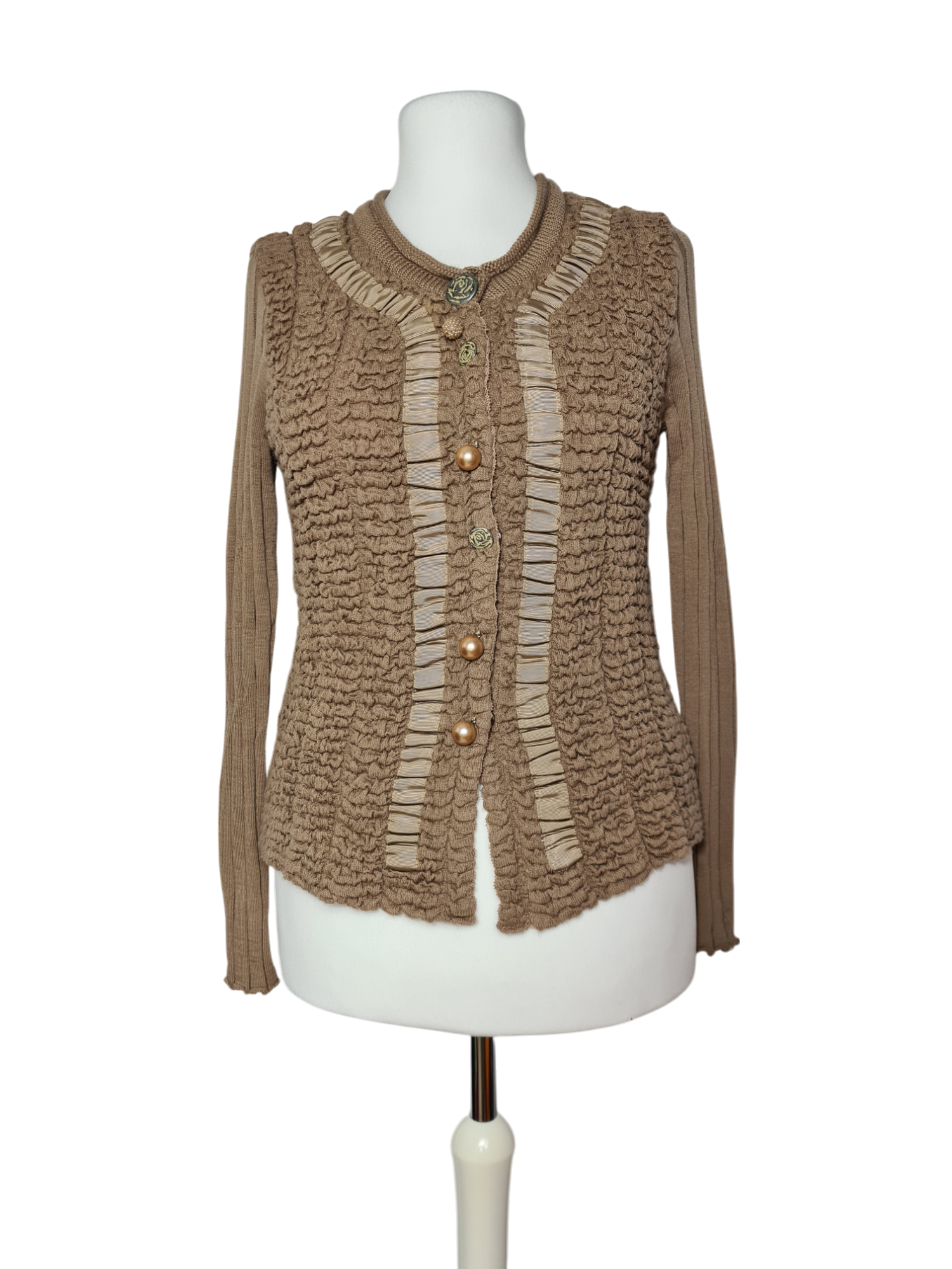 Cardigan laine et acrylique femme beige taupe boutons perles et roses des années 80/90 EMMAUS