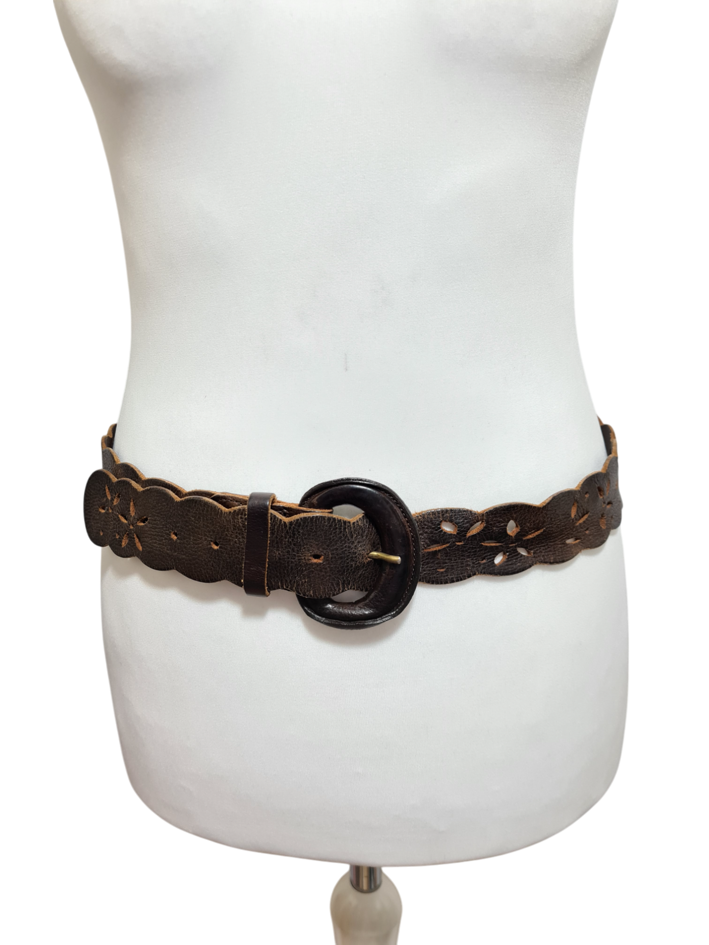 Ceinture marron perforée ajourée motifs floraux en cuir véritable des années 70-80 - FRIPEO