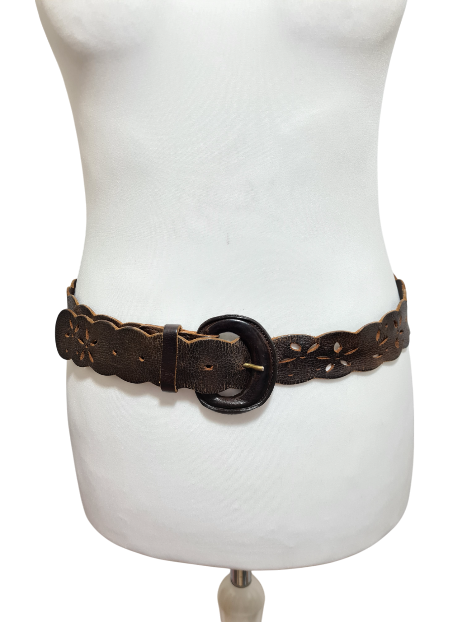 Ceinture marron perforée ajourée motifs floraux en cuir véritable des années 70-80 - FRIPEO