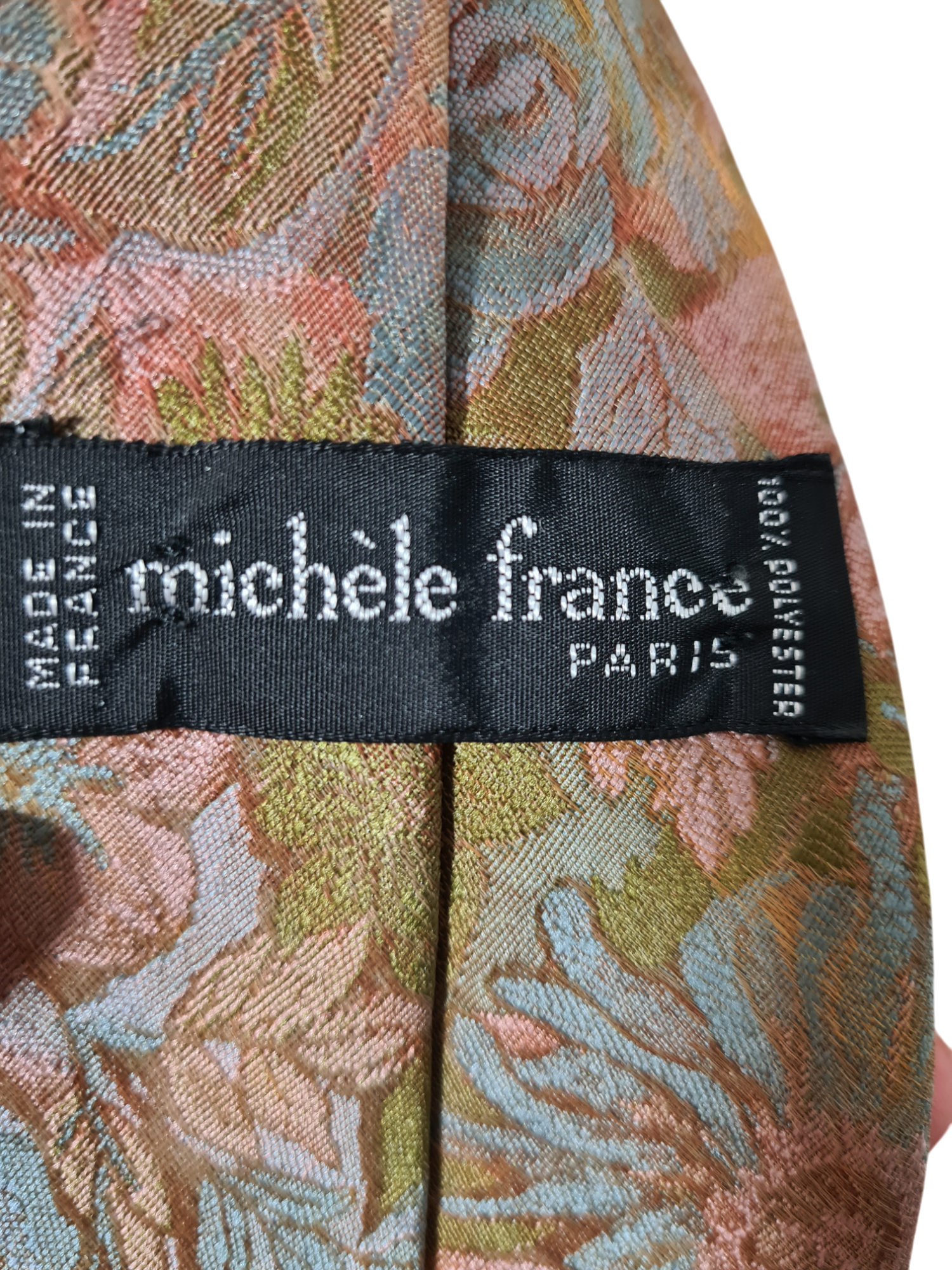 Cravate chic et romantique à motifs fleuris des années 80-90 EMMAUS