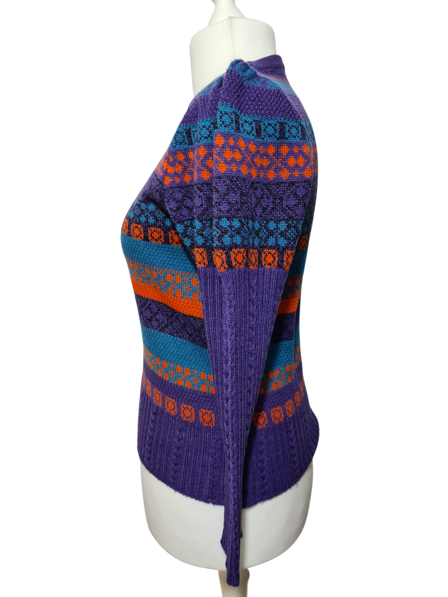 Pull violet motifs jacquard des années 70-80 EMMAUS