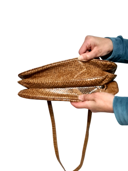 Sac à main femme à bandoulière artisanal vintage en cuir de python intérieur daim des années 60-70 Brocante