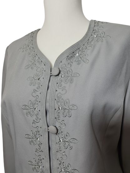 Veste femme grise style japonisant Anne Weyburn avec décors brodés et perles des années 90-2000 EMMAUS